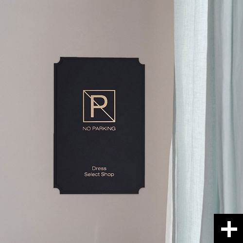 고오급 스러운 느낌의 주차금지표지판 French입니다.