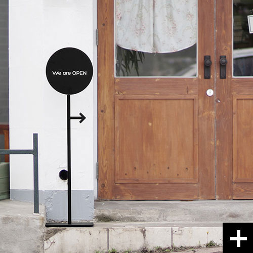 오픈도 알리고 주차금지도 알리는 나는야 주차입간판 일석이조 입니다.